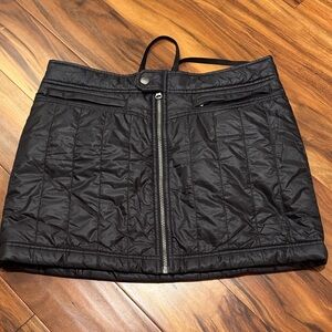 Athleta Black Quilted apre ski warming Skirt